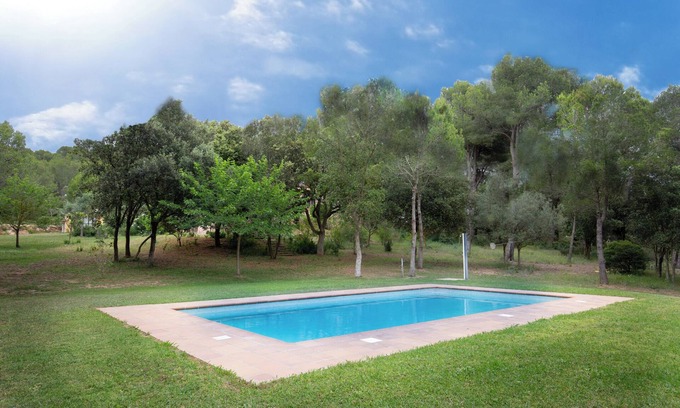 Regencos House | Holiday Home 'Can Pujadas' with Mountain View, Private Pool and Wi-Fi