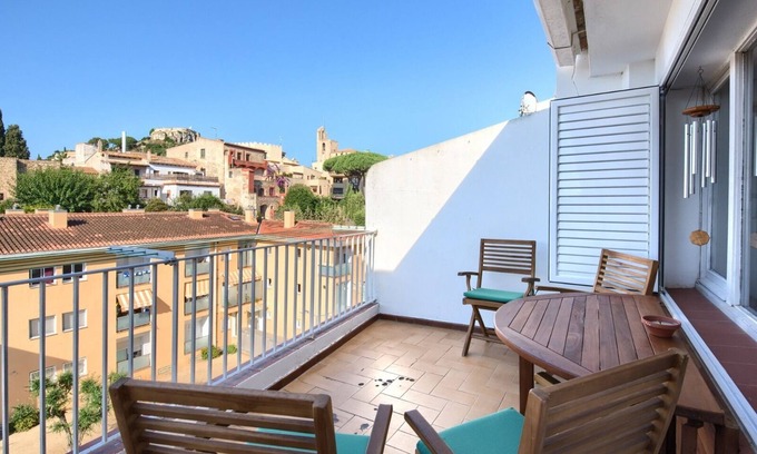 Begur House | Holiday Home 'Can Quintaneta' with Private Terrace, Balcony and Wi-Fi