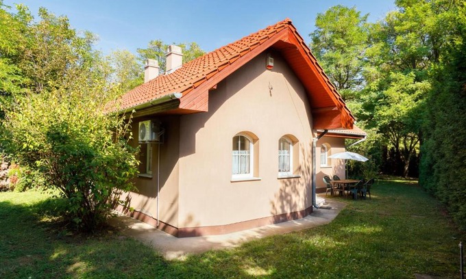 Balatonoszod House | Holiday Home Capella by Interhome
