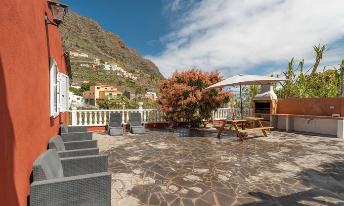 Hermigua House | Holiday Home 'Carlos' with Mountain Views