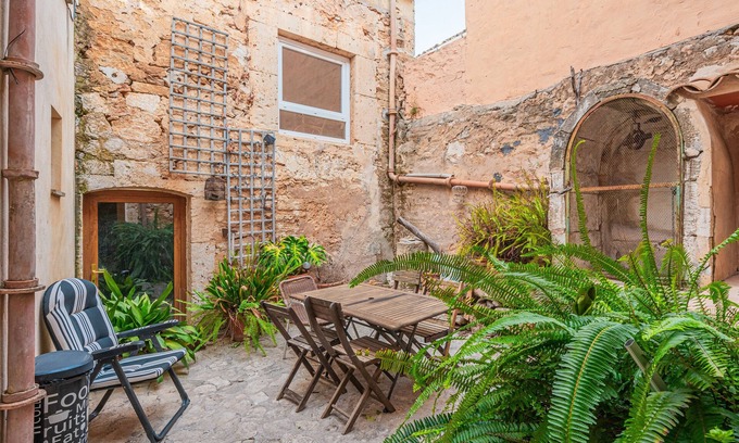 Son Antem House | Holiday Home 'Cas Padrí' with Private Terrace, Balcony and Wi-Fi