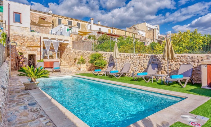 Buger House | Holiday Home Casa del Sol with Sea View, Wi-Fi, Pool, Balcony & Terrace; Street Parking Available