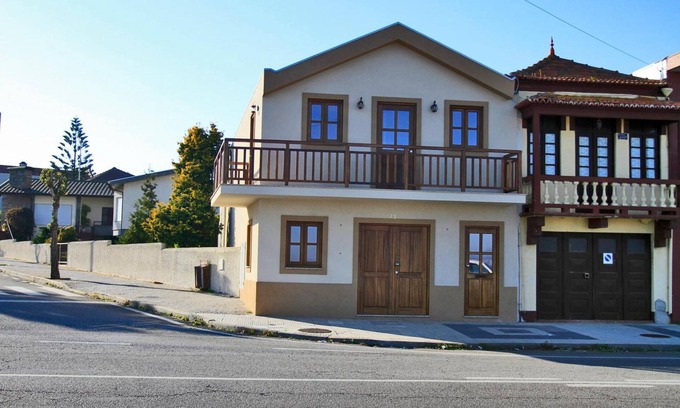 Torreira House | Holiday Home 'Casa Do Cais' with Sea View, Wi-Fi and Air Conditioning