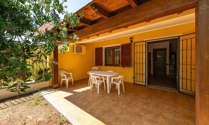 Porto Pino House | Holiday Home 'Casa Giuliana' with Shared Terrace, Private Garden and Air Conditioning
