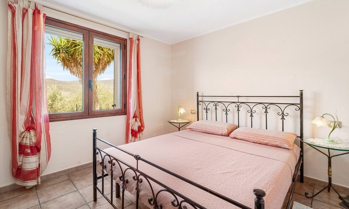 Buggerru House | Holiday Home 'Casa Oleandro' with Mountain View, Wi-Fi and Air Conditioning