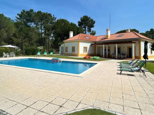 Santa Maria do Castelo House | Holiday Home Casa dos Loendros by Interhome