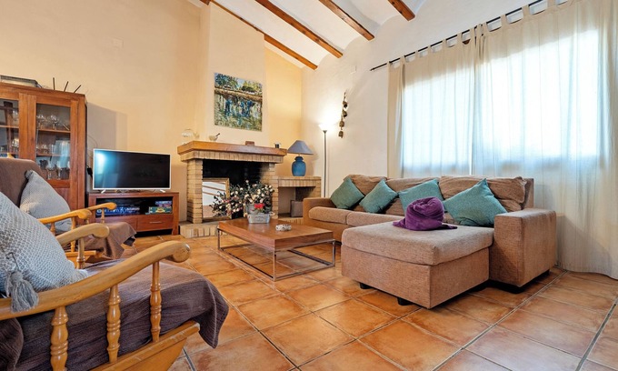 Deltebre House | Holiday Home 'Casa Rue' with Private Pool, Wi-Fi and Air Conditioning
