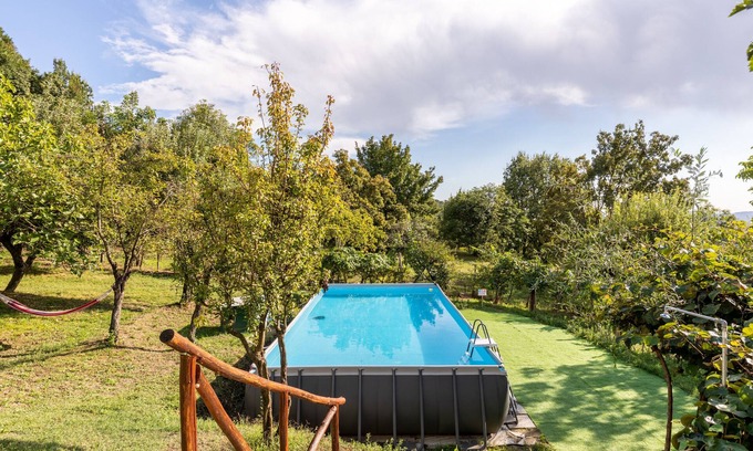 Bagnone House | Holiday Home 'Casa Stupenda a Bagnone' with Mountain View, Private Pool and Wi-Fi
