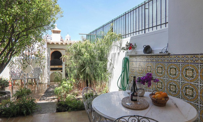 Tavira Apartment | Holiday Home “Casa Tangerina” with Garden & A/C