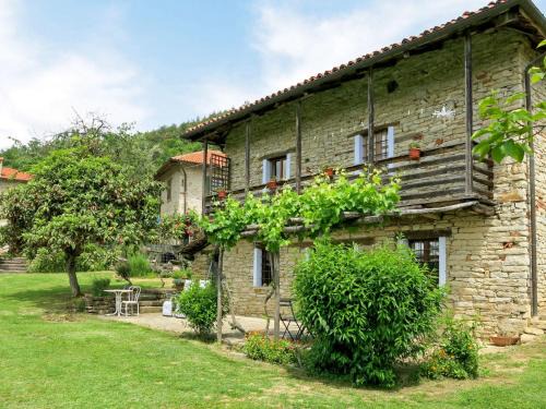 Cortemilia House | Holiday Home Casetta by Interhome