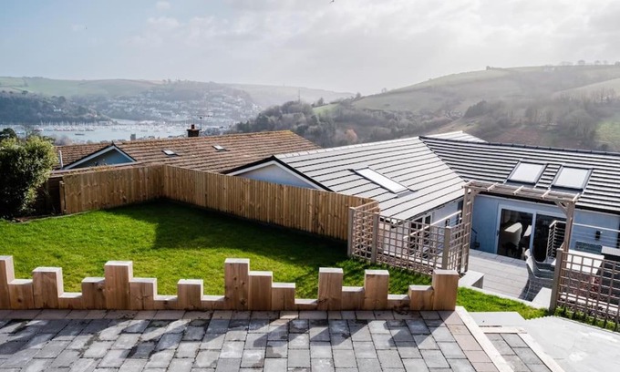 Dartmouth House | Holiday Home Churchfields - Stunning Views