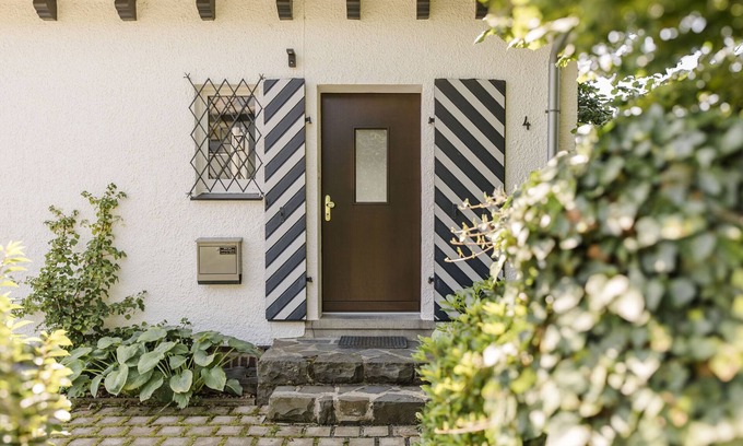 Eslohe House | Holiday Home 'Dorfhaus1953' with Shared Terrace, Shared Garden and Wi-Fi