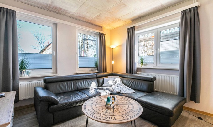 Burg Apartment | Holiday Home 'Ferienhaus Von Osten' with Private Terrace