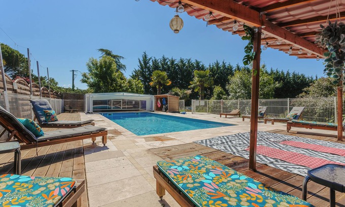 Genouille House | Holiday Home 'Des Tropiques' with Private Terrace, Wi-Fi and Air Conditioning