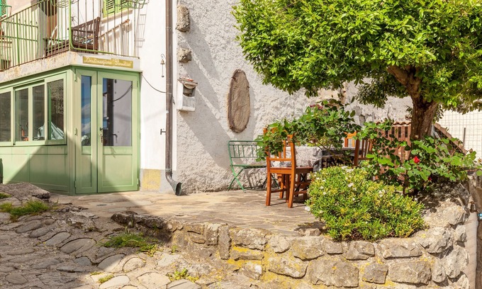 Guinadi House | Holiday Home Destinazione Paradiso with Mountain View & Garden