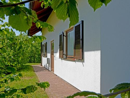 Seepark Kirchheim House | Holiday Home Dorf 4-Haus 10 by Interhome