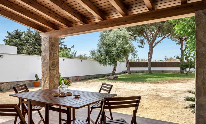 El Palmar House | Holiday Home 'Casa Juan Y Josefa El Palmar' with Private Terrace, Wi-Fi and Air Conditioning