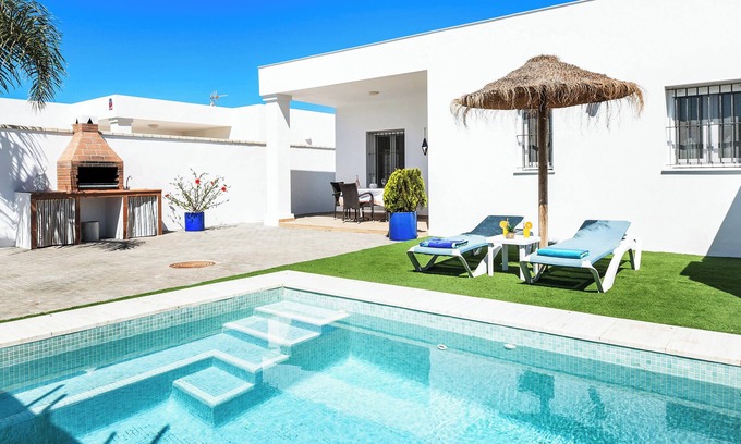 El Palmar House | Holiday Home 'Casa Orilla Sur A' close to the Beach with Pool & Wi-Fi