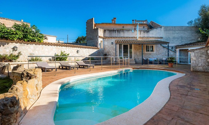 Maria de la Salut House | Holiday Home 'Villalonga' with Private Pool, Wi-Fi and Air Conditioning