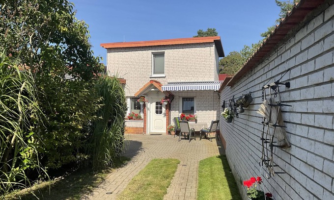 Bergen auf Ruegen House | Holiday Home 'Ferienhaus Pahnke' with Private Terrace and Wi-Fi