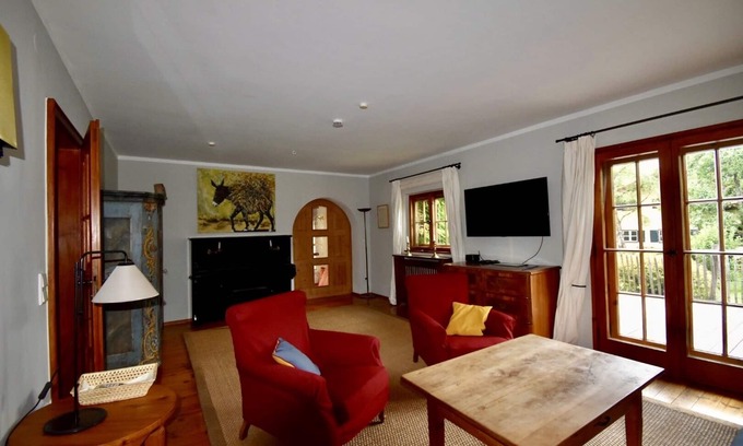 Munchen District House | Holiday Home 'Ferienhaus Auszeithaus' with Private Terrace, Private Garden and Wi-Fi