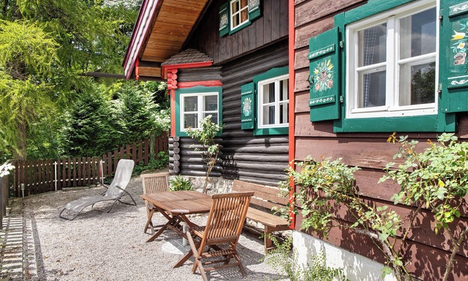 Mittenwald House | Holiday Home 'Ferienhaus Zaunkönig' with Mountain View and Private Terrace