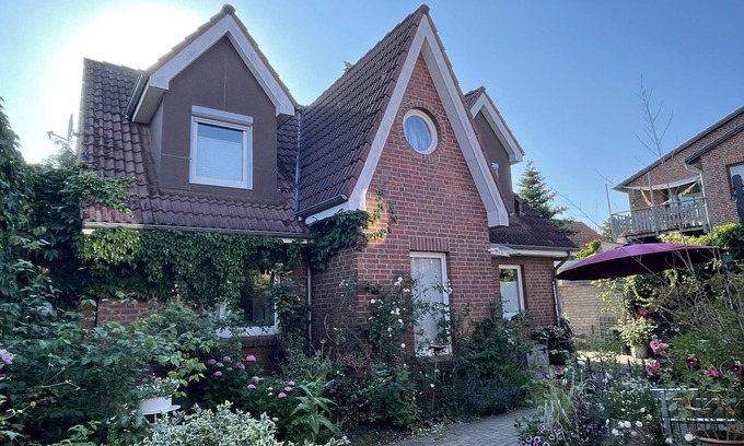 Dassow House | Holiday Home 'Ferienhaus Storchennest' with Private Terrace, Private Garden and Wi-Fi