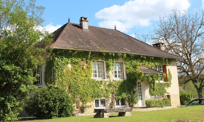 Condat-sur-Vezere House | Holiday Home with Large Private Pool And Hill Views In The Heart Of The Dordogne
