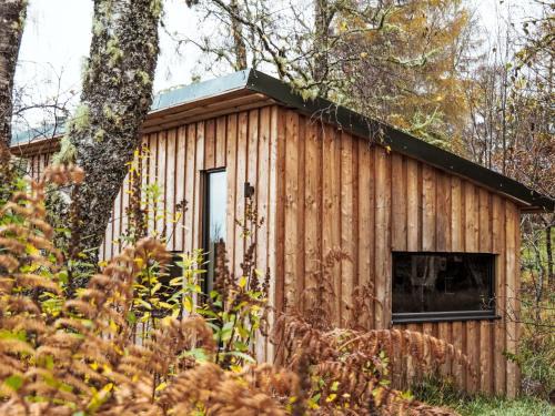 Bunloit House | Holiday Home G-Wilderness Cabin by Interhome