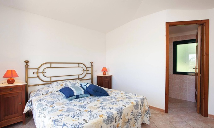 Orosei House | Holiday Home 'Gamma 1' with Mountain View, Private Terrace and Air Conditioning