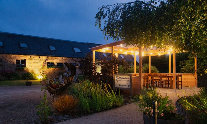 Le Ponthou Villa | Holiday Home 'Gite 12 Pers À 15kms De La Plage' with Private Garden and Wi-Fi