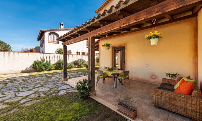 Pula House | Holiday Home 'Girasole' with Private Terrace, Garden and Air Conditioning