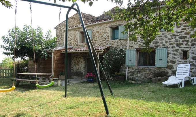 Montlaux House | Holiday Home 'Gîte La Ferme' with Mountain View, Garden & Wi-Fi