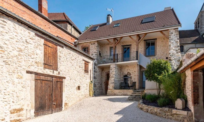 Venteuil House | Holiday Home 'Gîte La Voisine' with Private Terrace, Wi-Fi and Air Conditioning