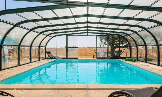 Marans House | Holiday Home 'Gîte Le Petit Sableau' with Pool and Spa, Private Terrace and Wi-Fi