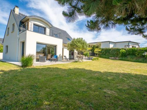 Plouarzel House | Holiday Home Hidel by Interhome