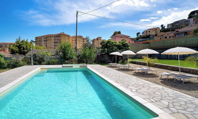 Imperia House | Holiday Home 'Il Gattino Di Porto Appartamento 2' with Shared Pool, Wi-Fi and Air Conditioning
