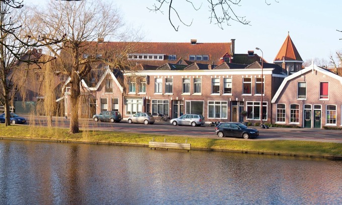 Alkmaar House | Holiday Home in Alkmaar by Canal