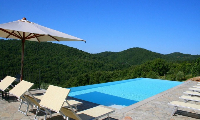 Anghiari Apartment | Holiday Home in Anghiari with Pool