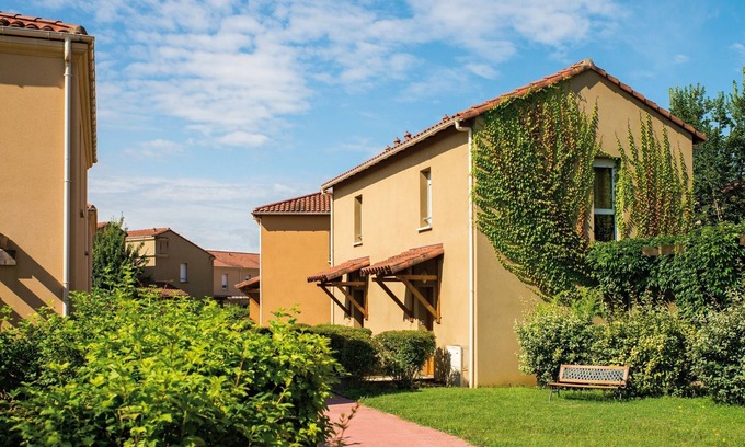 Bergerac House | Holiday Home in Bergerac near Château de Bridoire