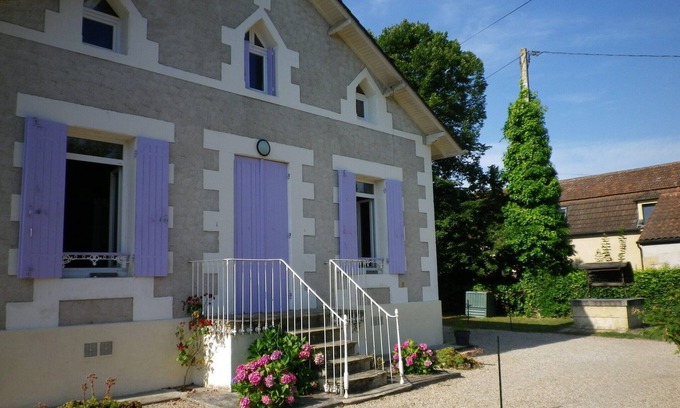 Prigonrieux House | Holiday Home in Bergerac - Private Pool, Garden and Comfort for 8 People