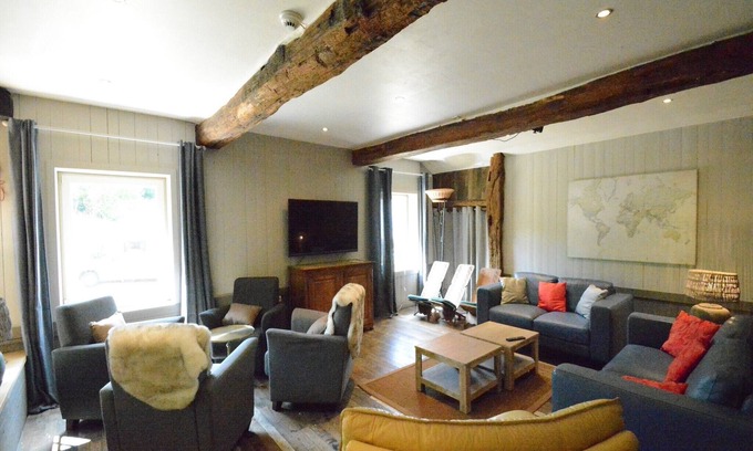 Gembes House | Holiday Home in Bièvre near Forest & Pond