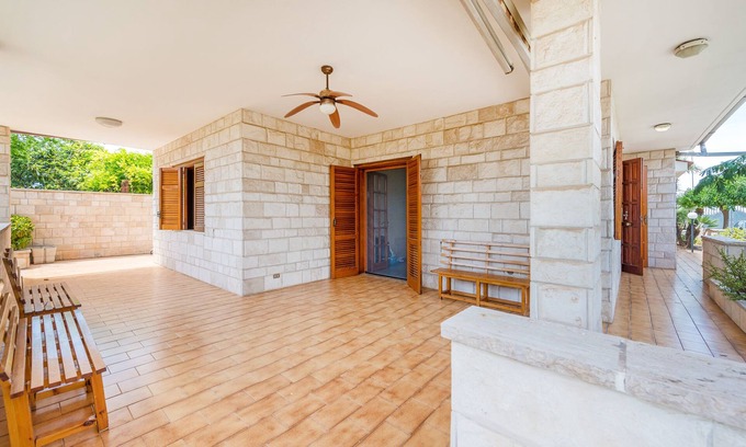 Taranto House | Holiday home in Chiara