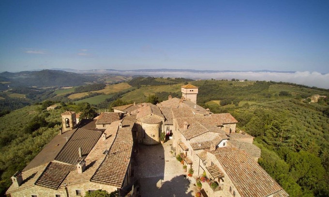 Canalicchio House | Holiday Home in Collazzone with Pool & Sauna
