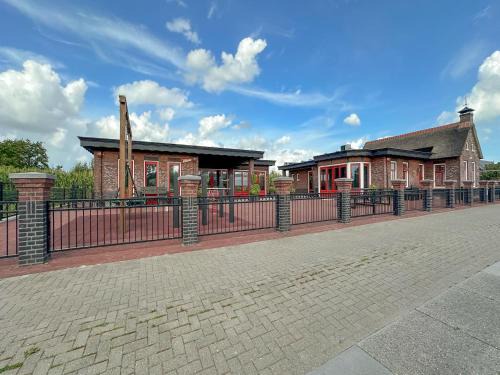 Jistrum House | Holiday Home in Friesland near Canal & Lake, cleaning included