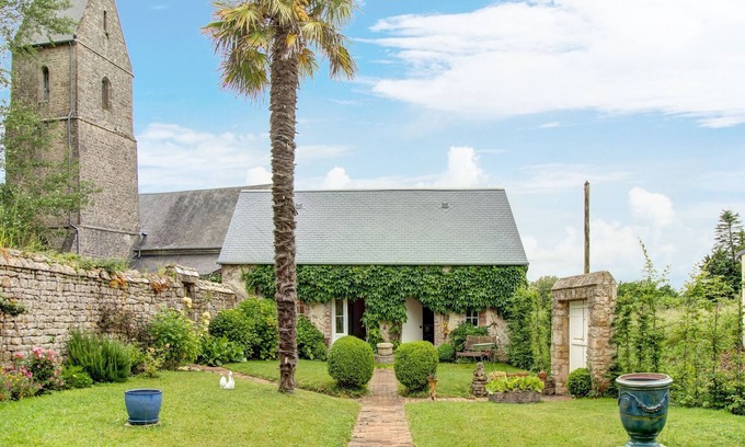 Baie du Cotentin House | Holiday home in Houtteville with garden