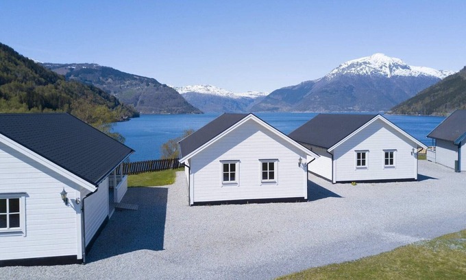 Kinsarvik House | Holiday home in Kinsarvik with sea view