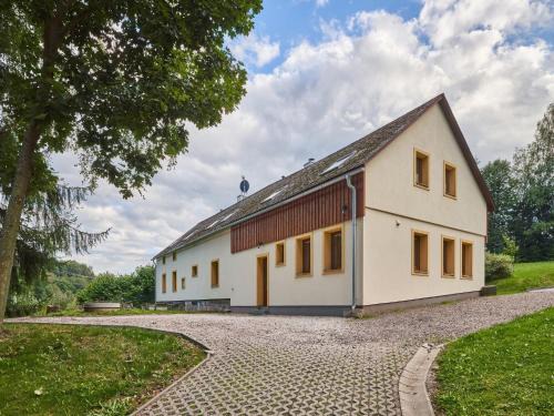 Lampertice House | Holiday Home in Lampertice with Swimming Pool