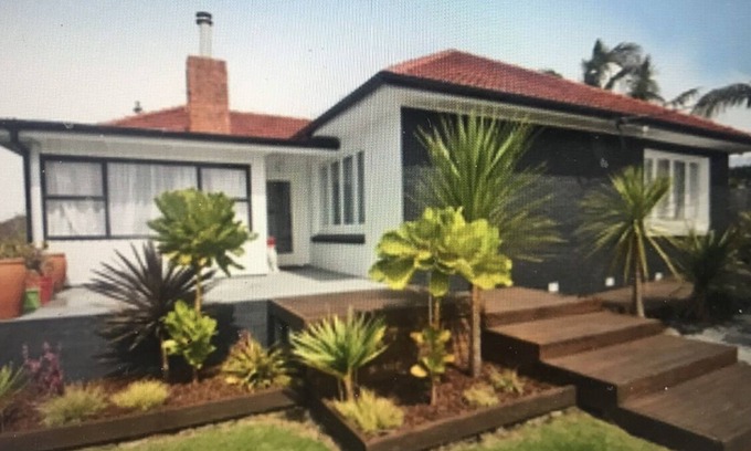 Leigh House | Holiday home in Leigh seaside village