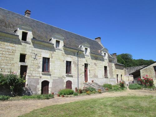 Lerne House | Holiday Home in Lerné with Garden